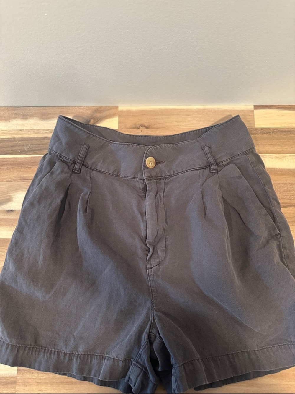 Faherty Women's High-Waist Pleated Shorts in Charcoal Gray